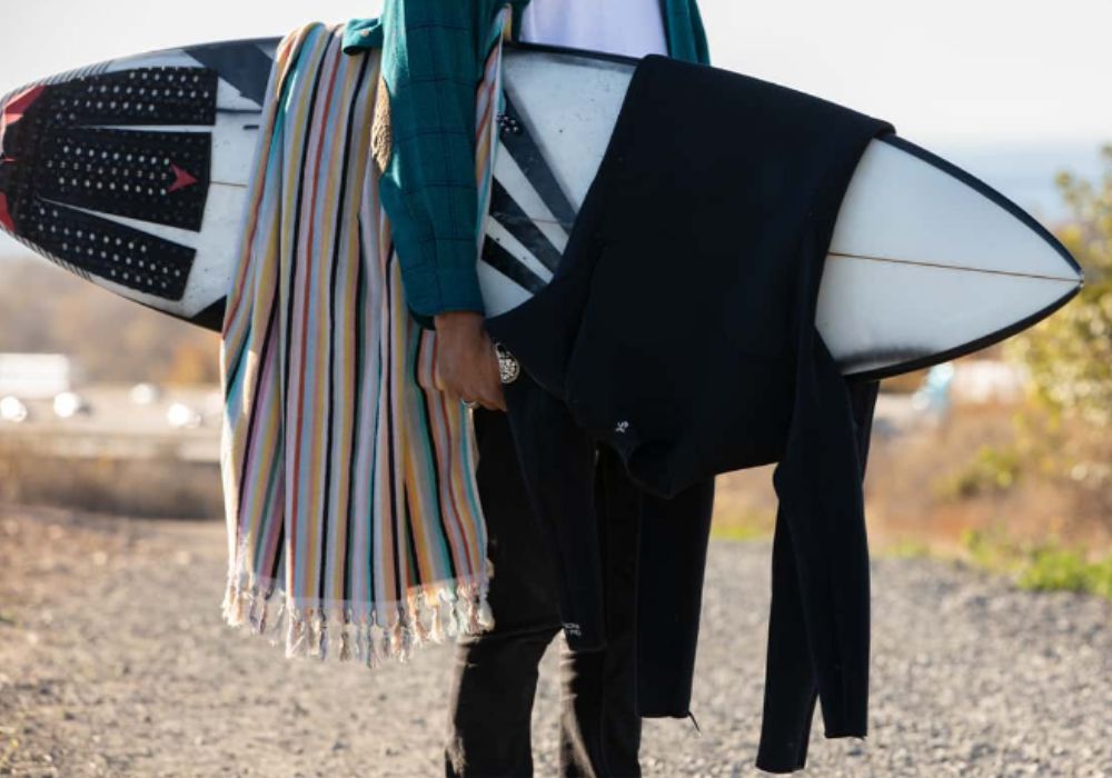 Wetsuit uithangen over board